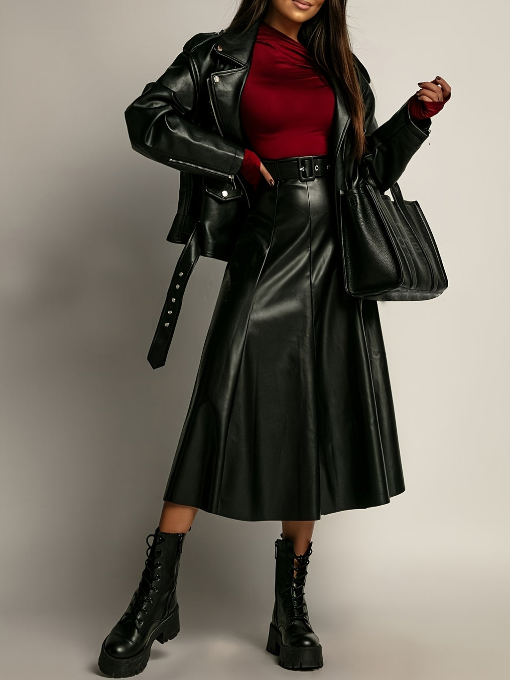 Jupe grande taille en cuir synthétique, ceinture assortie, allure cuir, détail du tissu