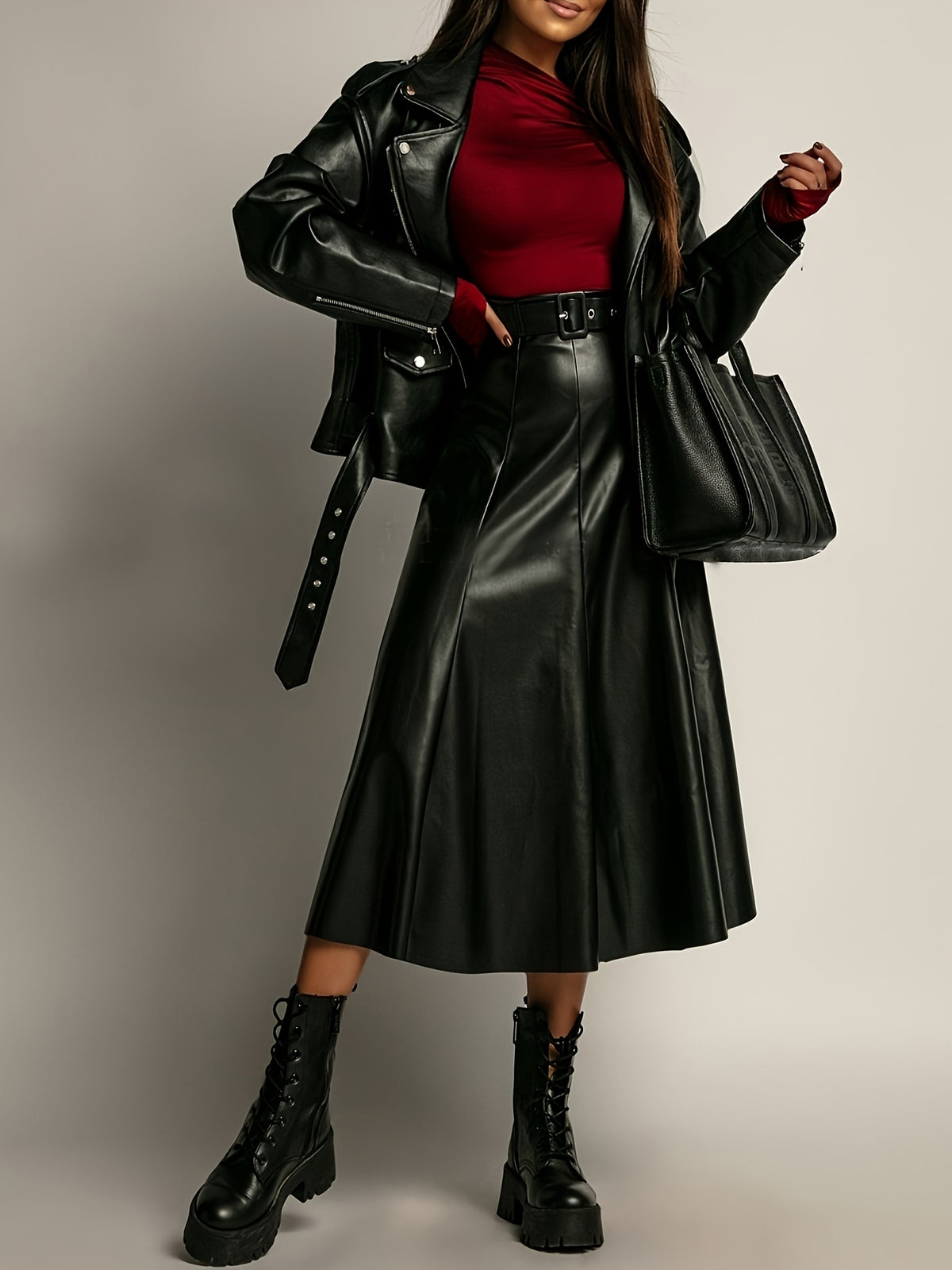 Jupe grande taille en cuir synthétique, ceinture assortie, allure cuir, détail du tissu
