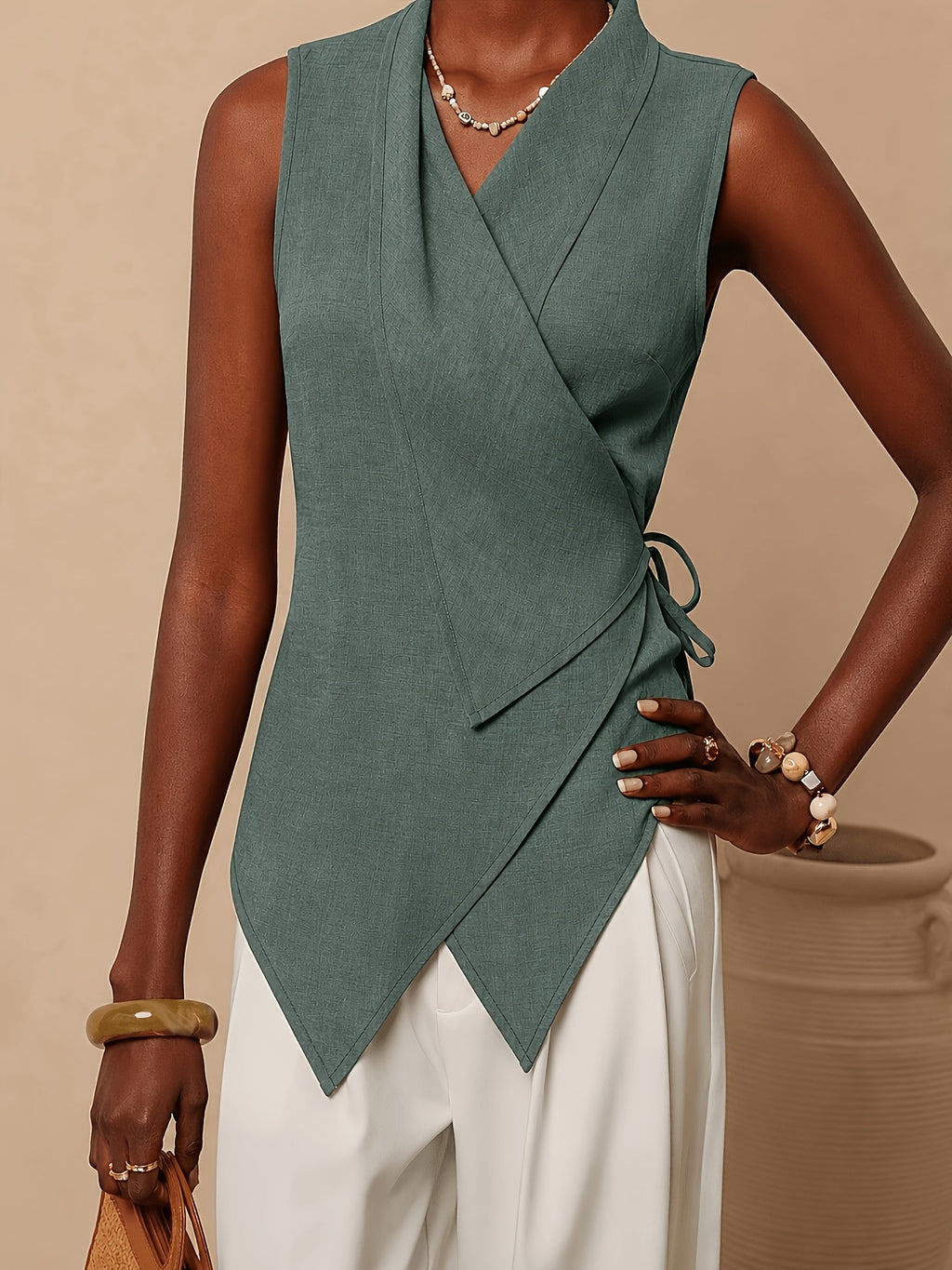 Chemise grande taille, col V, vue de profil