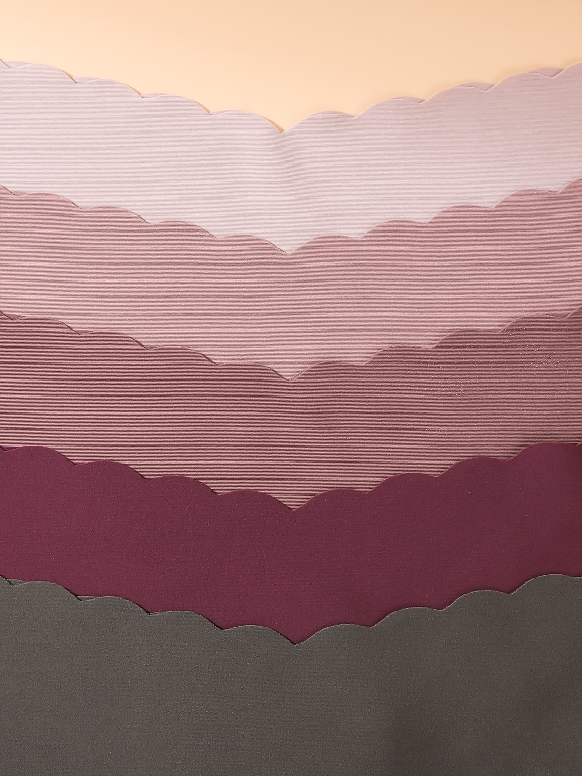 Culotte grande taille, allure élégante, détail du col