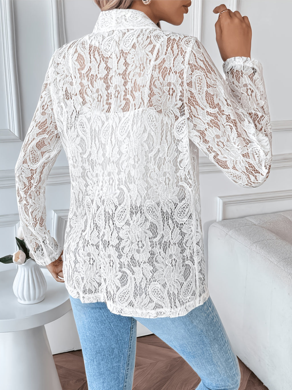 Cardigan grande taille en dentelle, manches longues, effet ajouré, détail du col