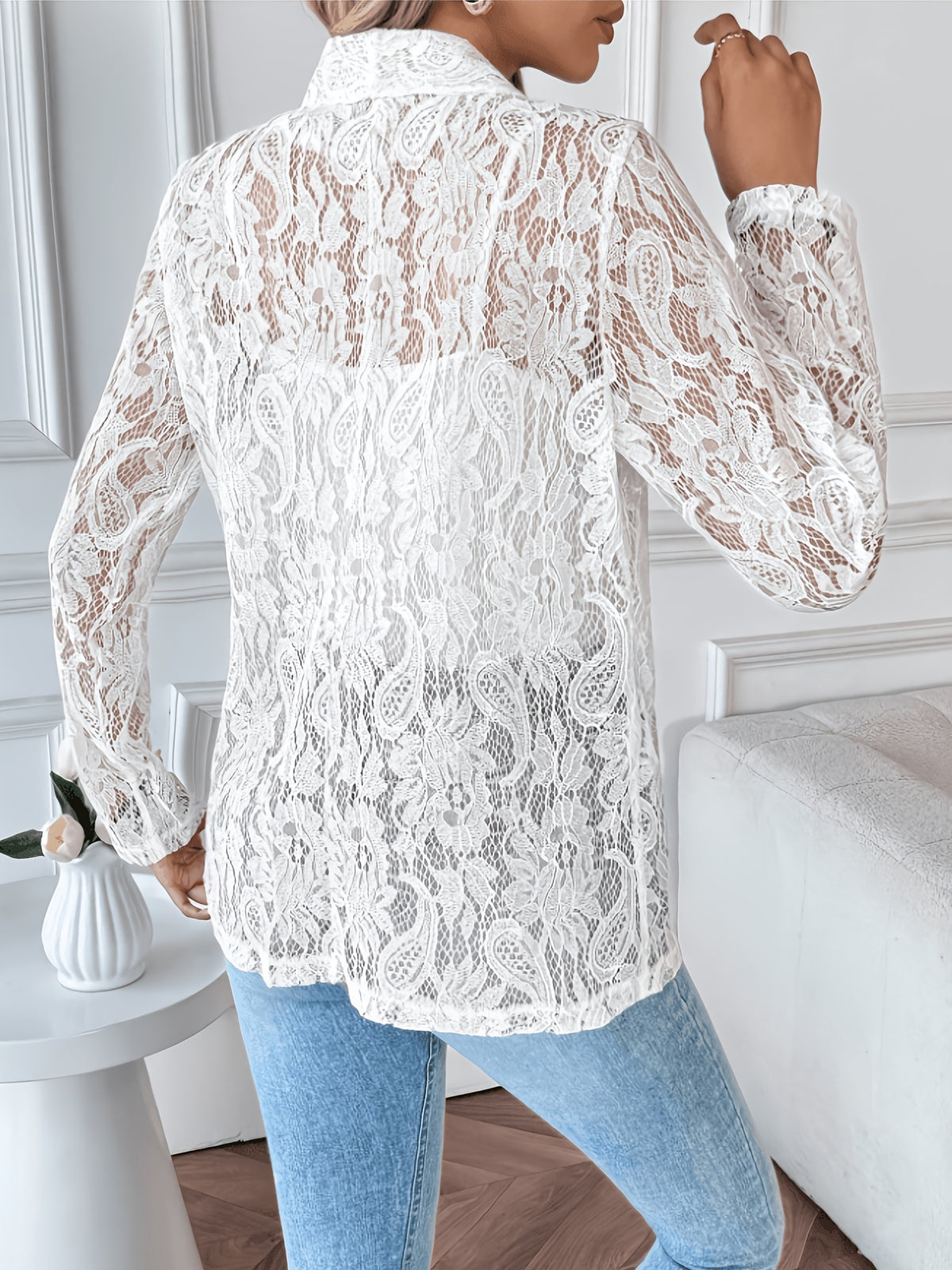 Cardigan grande taille en dentelle, manches longues, effet ajouré, détail du col