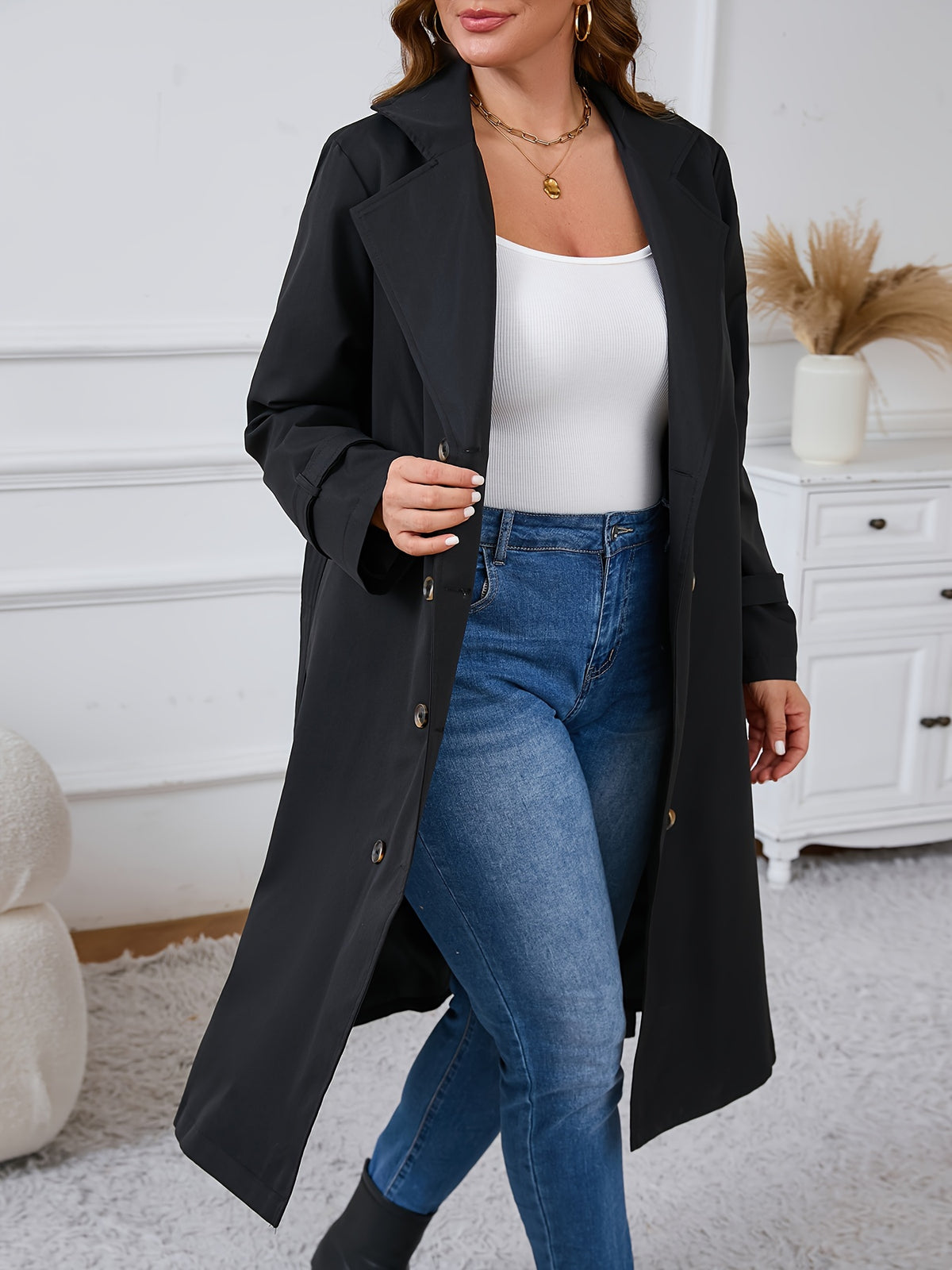 Manteau grande taille, coupe longue, col à revers, boutonnage, vu de dos