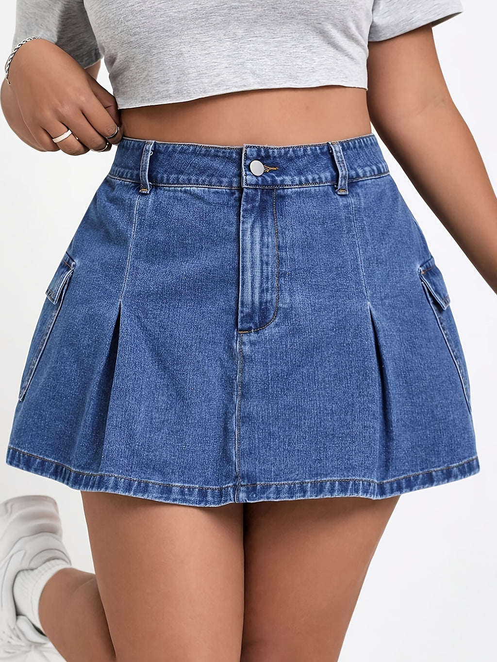 Jupe grande taille, coupe oversize, poches pratiques, tenue franche, porté de face