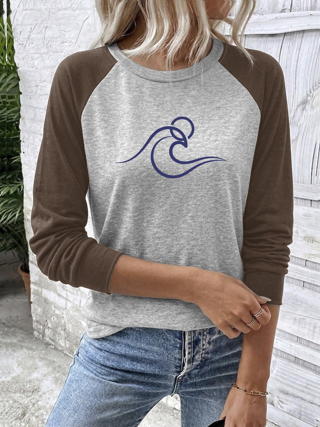 T-shirt grande taille, coupe ample, manches longues, toucher naturel, porté de face