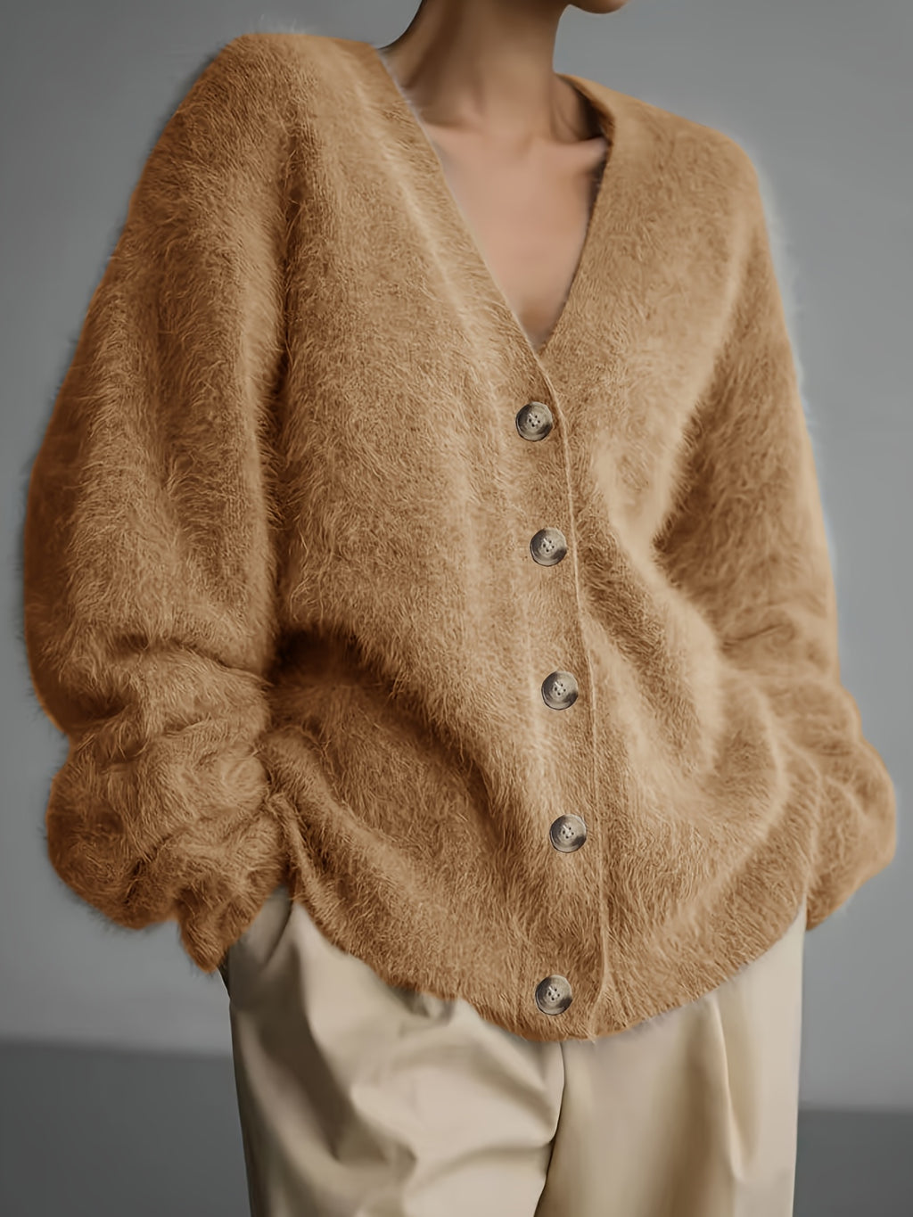 Cardigan grande taille, coupe oversize, boutonnage, manches longues, détail du tissu