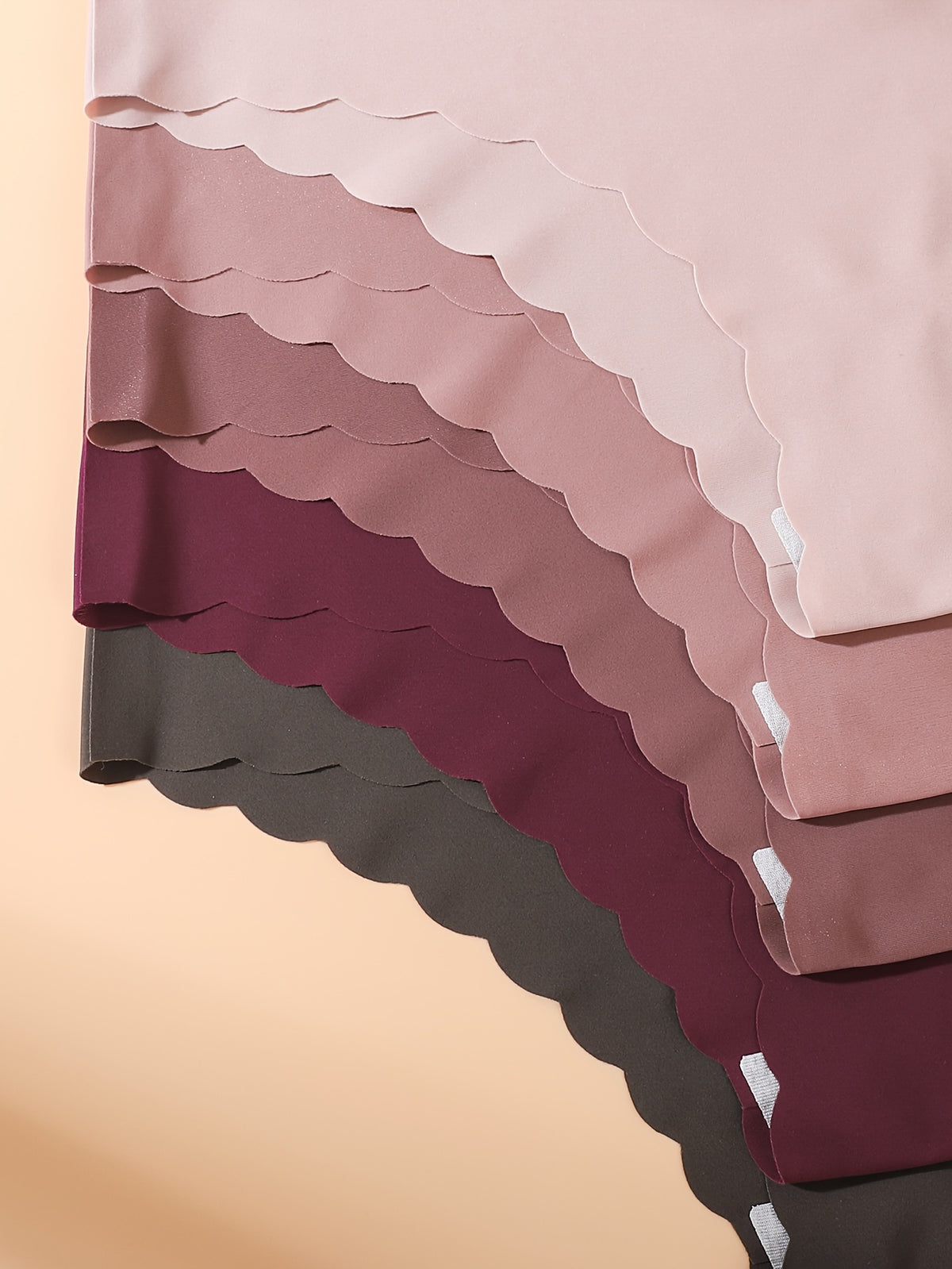 Culotte grande taille, allure élégante, détail du tissu