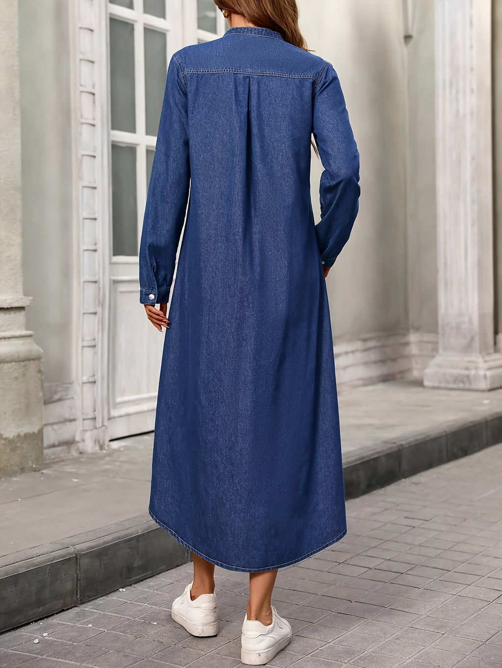 Robe grande taille, coupe ajustée, col V, tenue franche, vu de dos