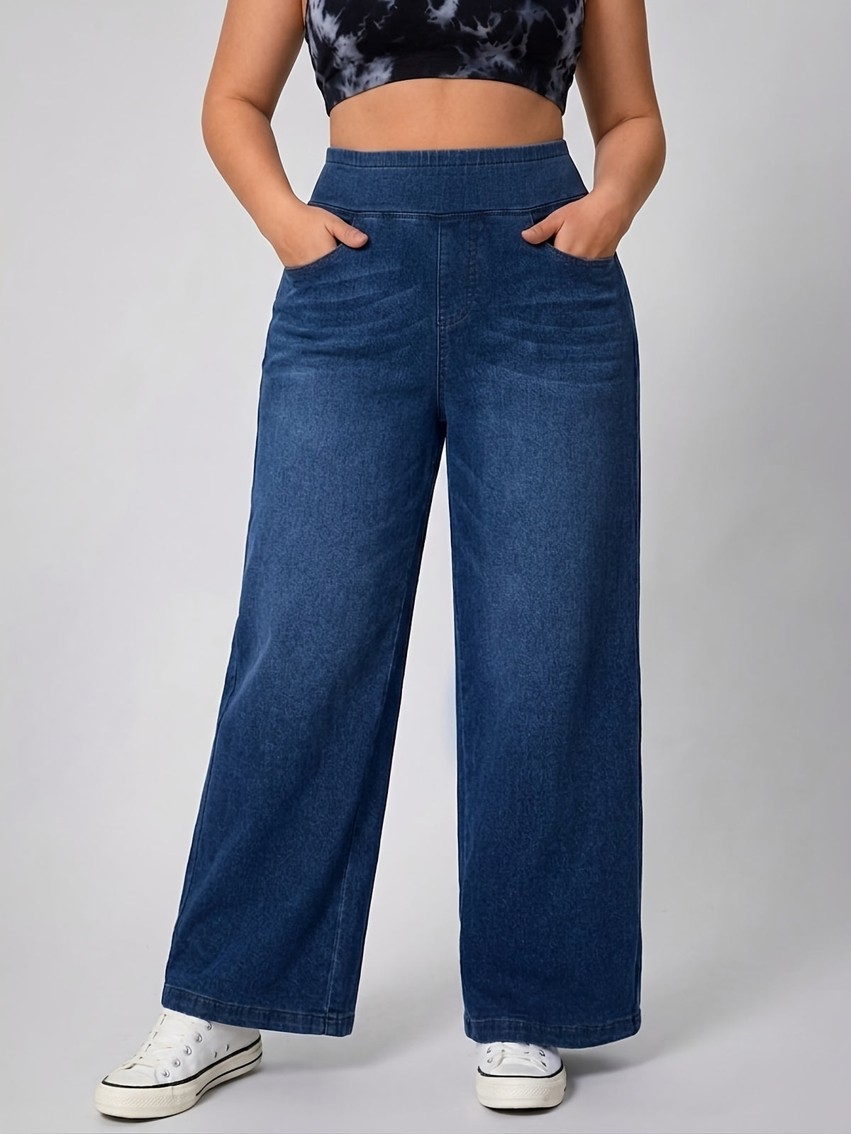 Pantalon grande taille, coupe évasée, délavage doux, tenue franche