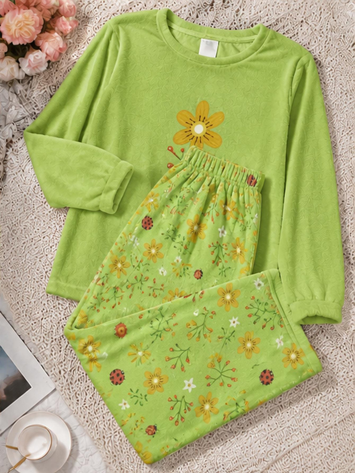 Pyjama grande taille, col rond, allure vintage — matière : polyester