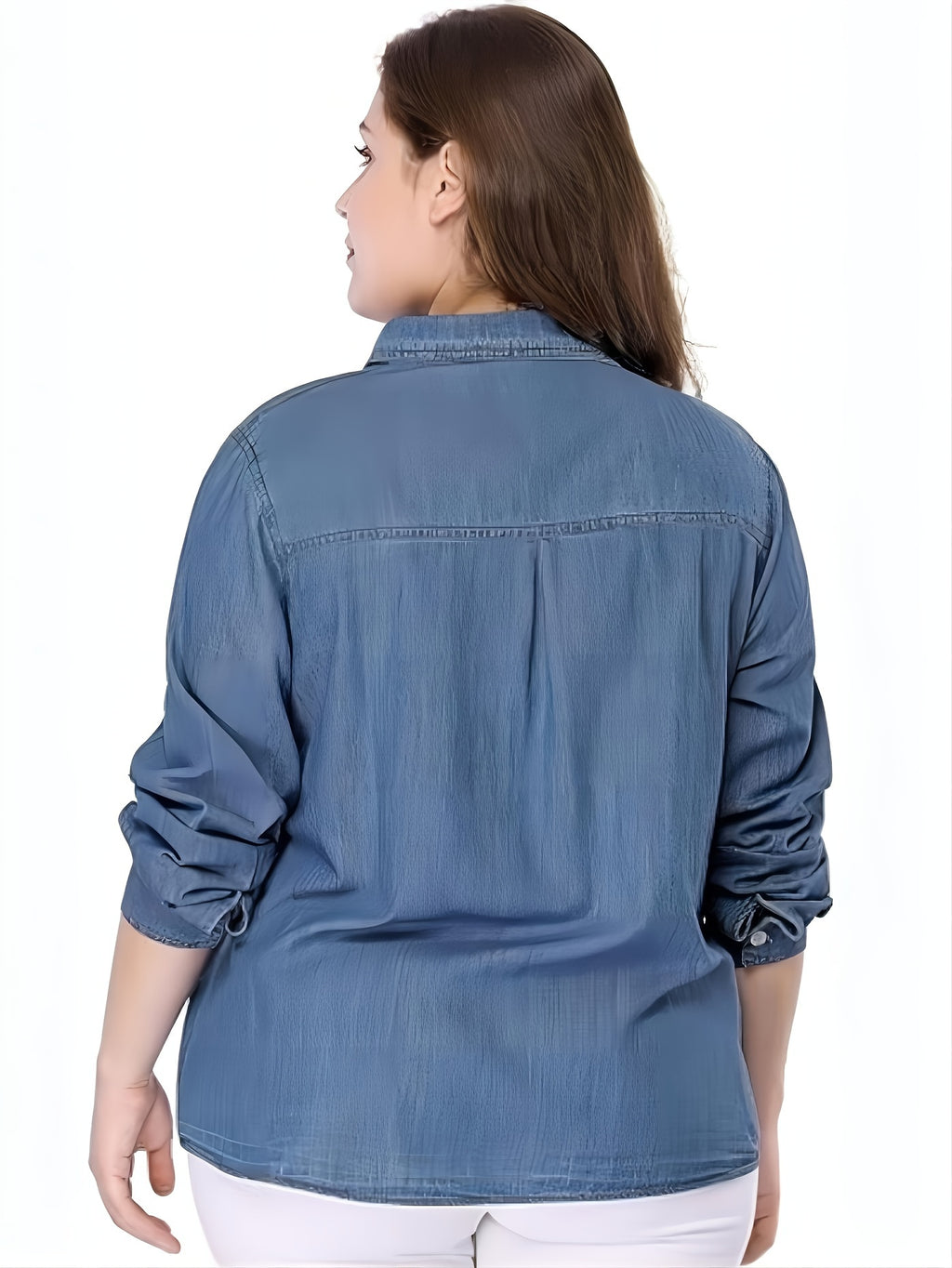 Chemise grande taille, col à revers, poches plaquées, manches longues, porté de face