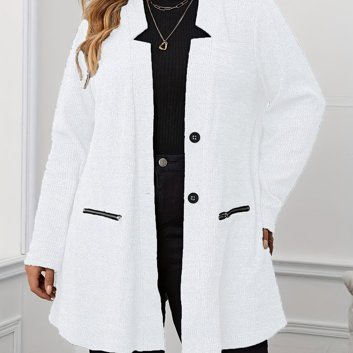 Manteau grande taille, col V, détail du col
