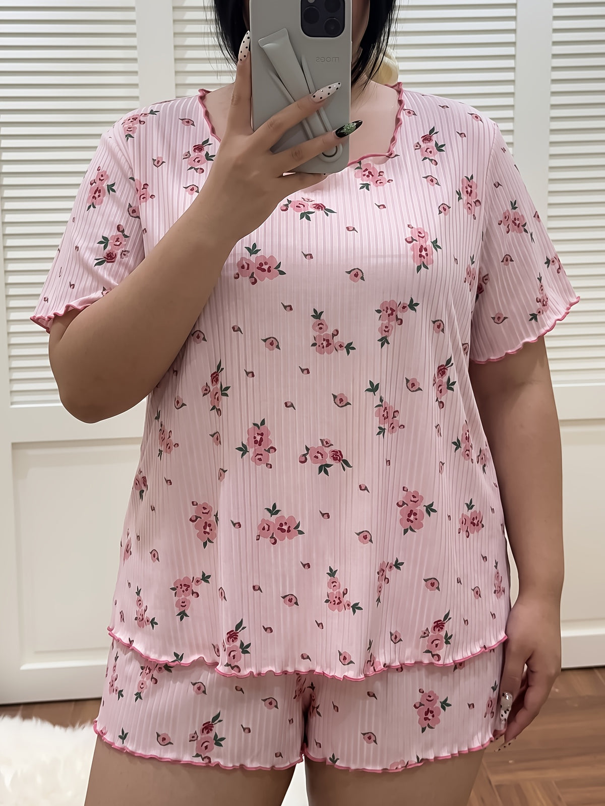 Pyjama grande taille à imprimé fleuri, coupe ample, manches courtes — composition : 96% Polyester, 4% Élasthanne