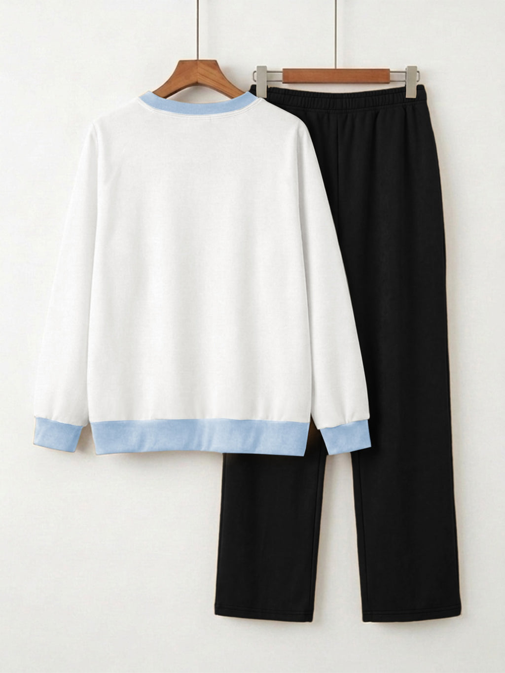 Ensemble grande taille, coupe ample, manches longues, toucher naturel, vue de profil