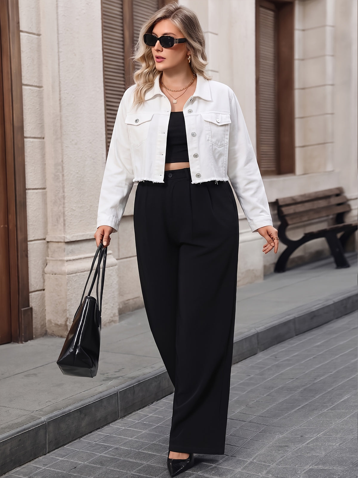 Veste grande taille, col à revers, boutonnage, tenue franche — composition : 100% Coton Image