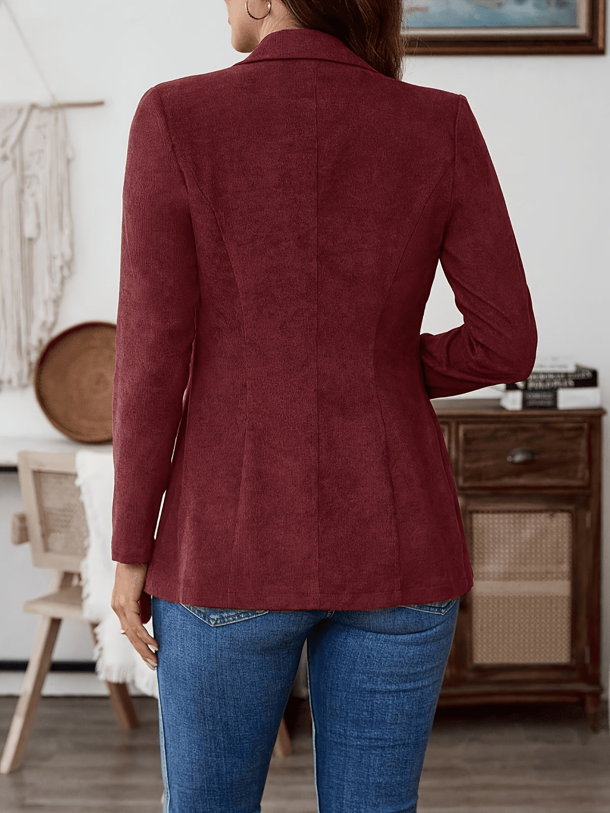 Veste grande taille, coupe oversize, manches longues, tissu léger, gros plan
