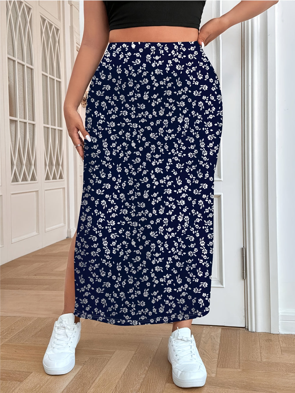 Jupe grande taille à imprimé fleuri, fente, détail du tissu