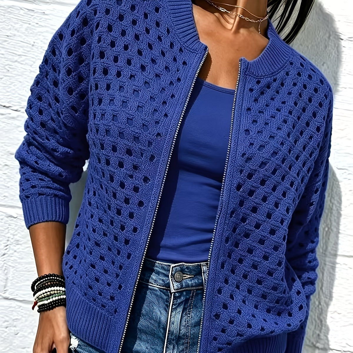 Pull grande taille, détail ajouré, vu de dos