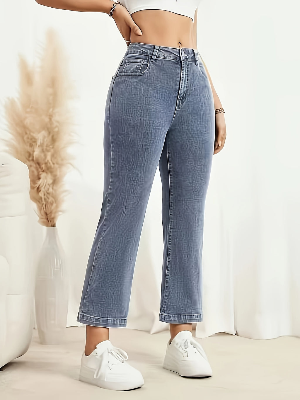 Jean grande taille, coupe oversize, tenue franche, jambe évasée — composition : 65% Coton, 33% Polyester, 2% Élasthanne