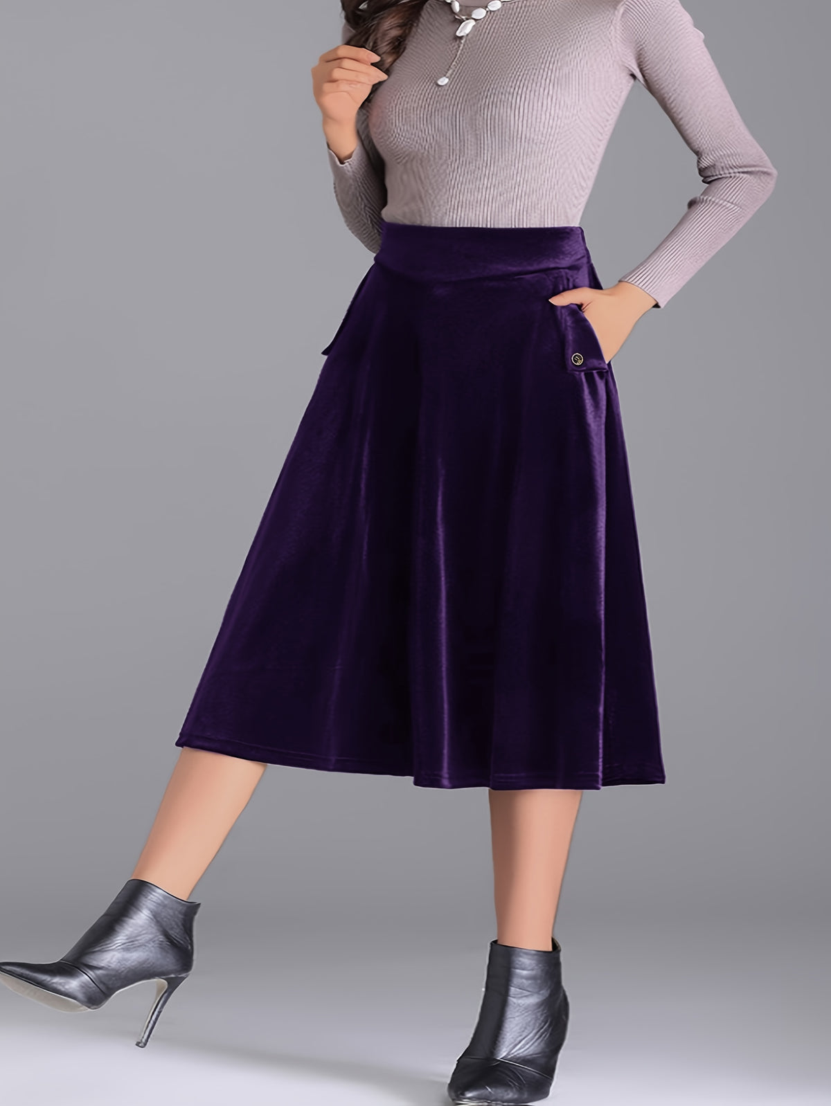 Jupe grande taille en velours, coupe évasée, toucher profond, allure élégante, visuel produit