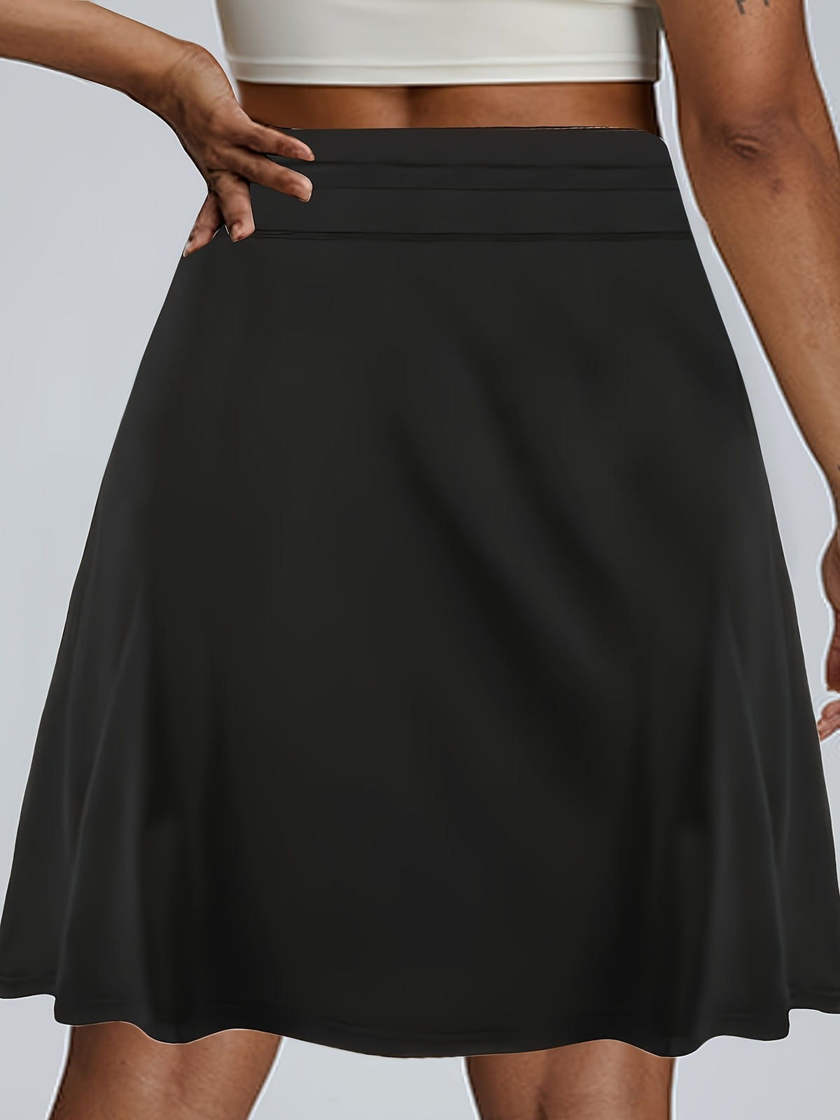 Short grande taille, coupe droite, poches pratiques, détail du tissu
