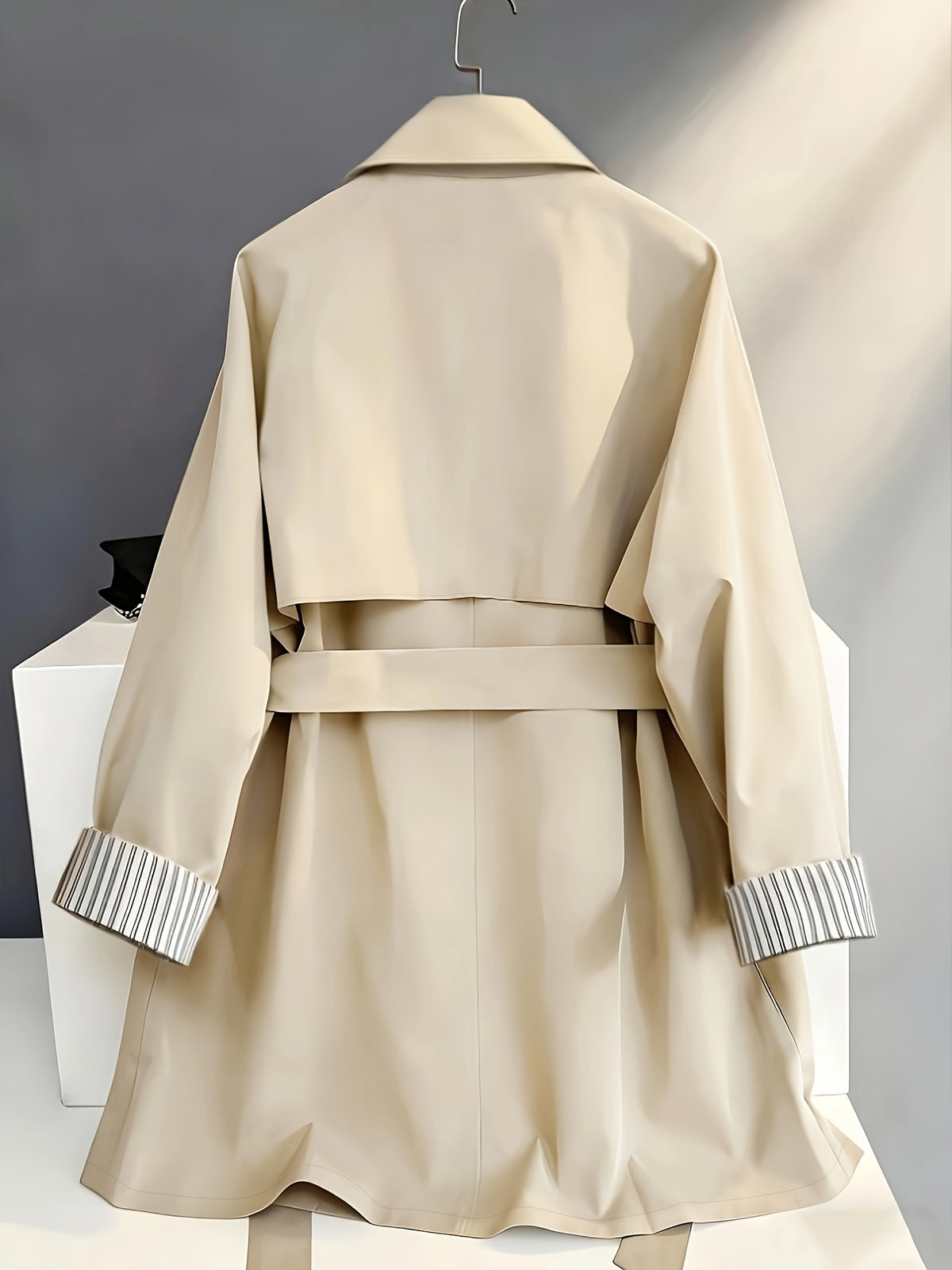 Manteau grande taille à rayures, coupe ample, ceinture assortie Image