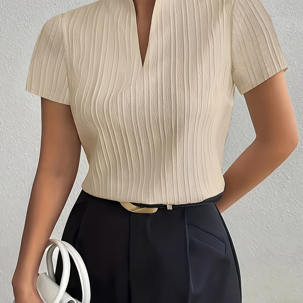 Chemise grande taille, col V, manches courtes — composition : 97% Polyester, 3% Élasthanne Image