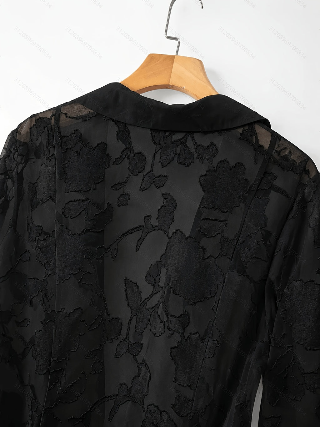 Blazer grande taille en dentelle, coupe oversize, effet ajouré, vu de dos