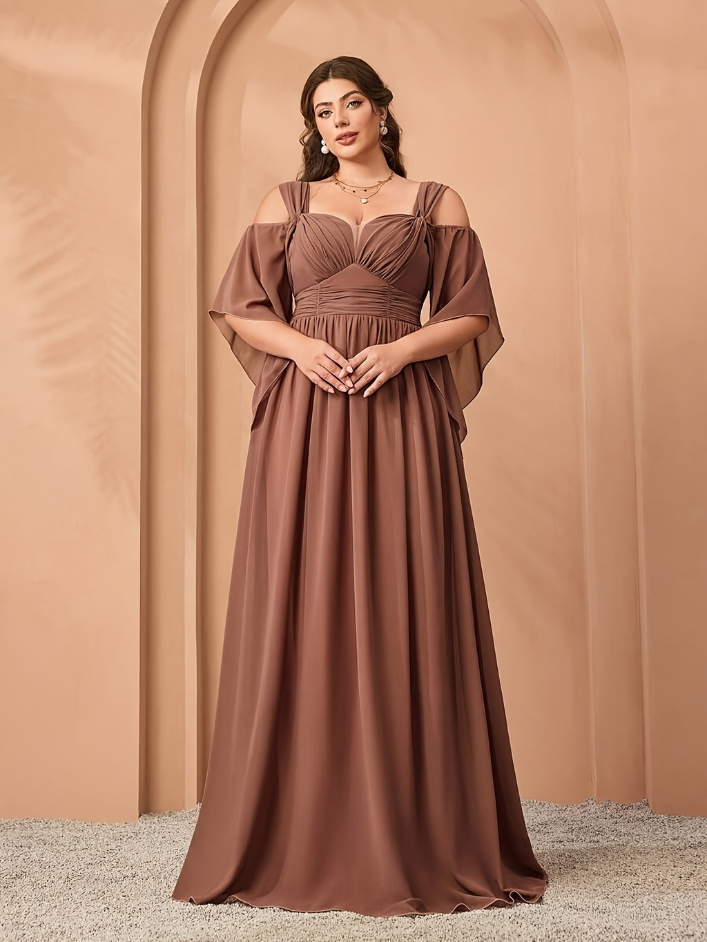 Robe longue grande taille — Vert sauge à manches cape fendues