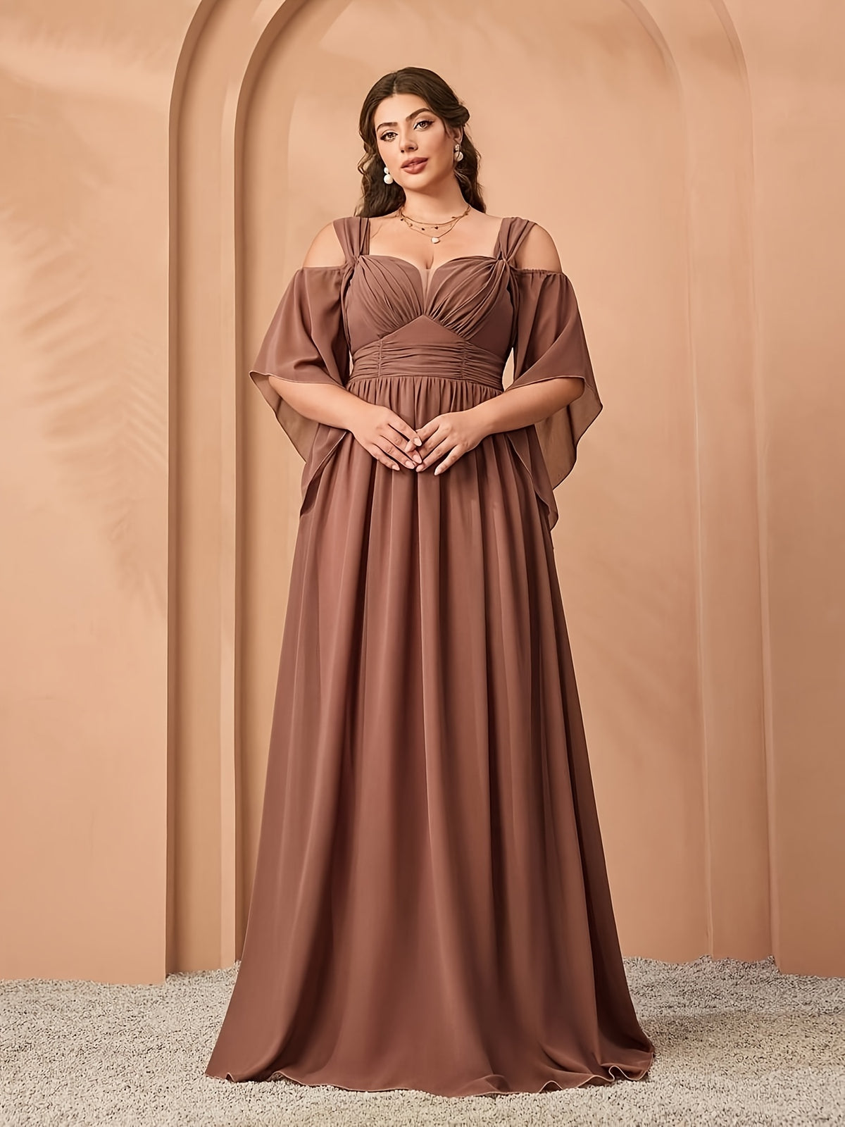 Robe longue grande taille — Vert sauge à manches cape fendues