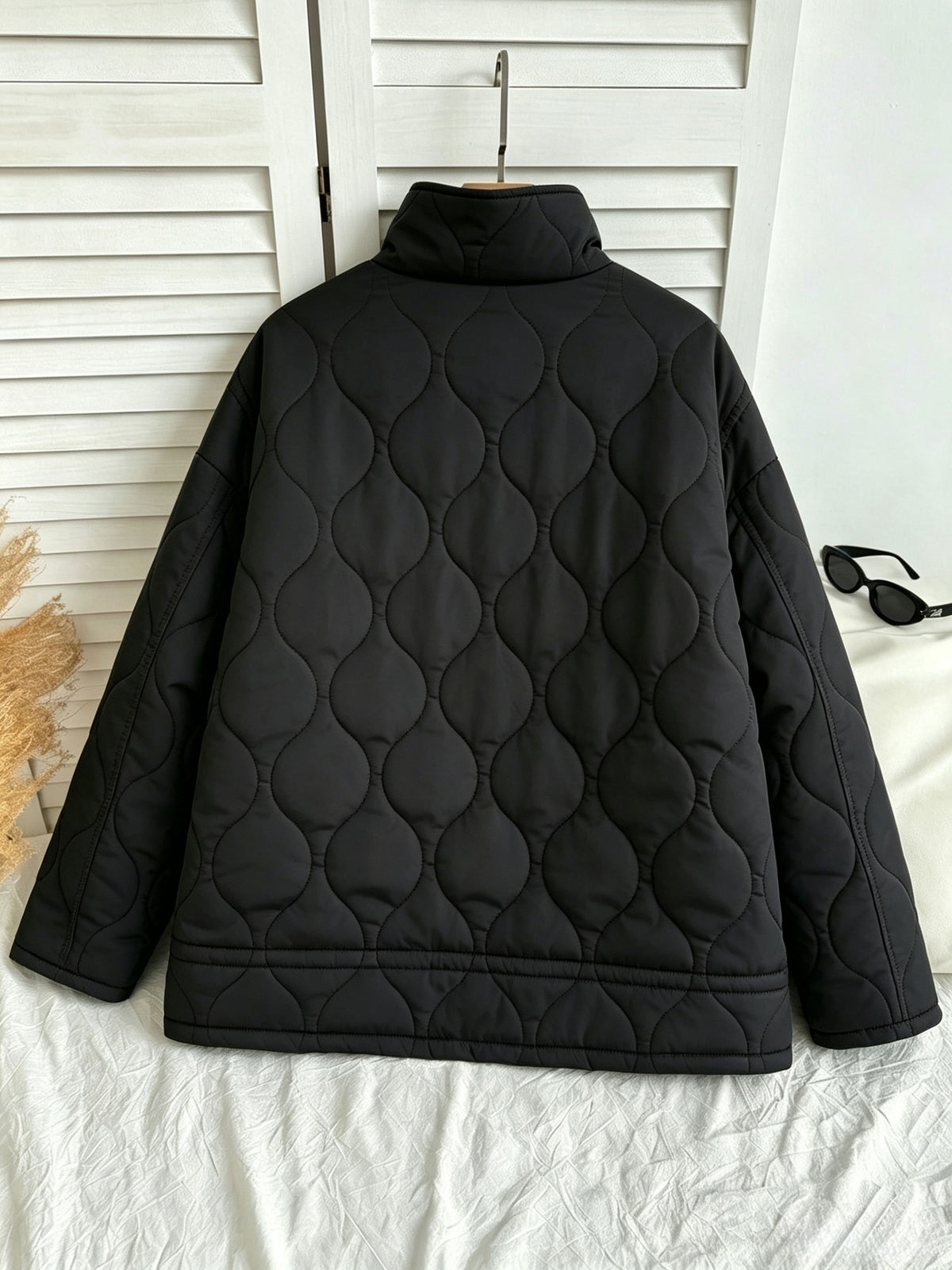 Manteau grande taille, fermeture zippée, matelassé, porté de face