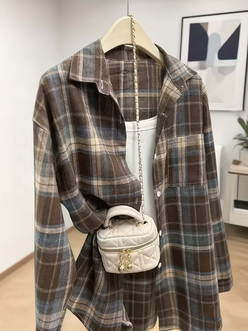 Chemise grande taille à carreaux, coupe ample, poches pratiques, gros plan