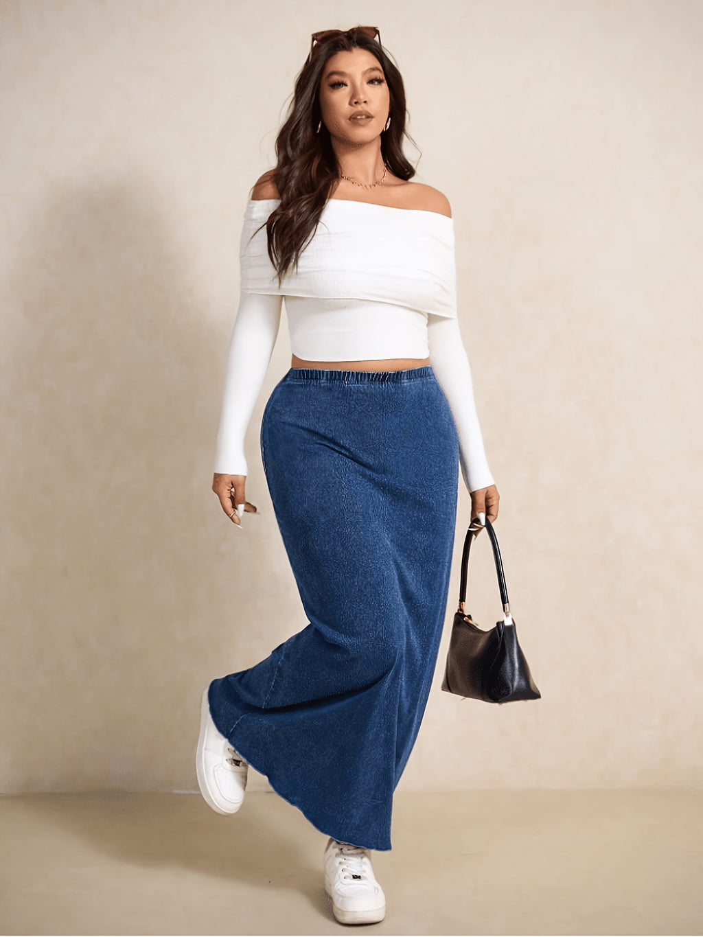 Jupe grande taille, coupe ajustée, délavage doux, tenue franche, détail du tissu