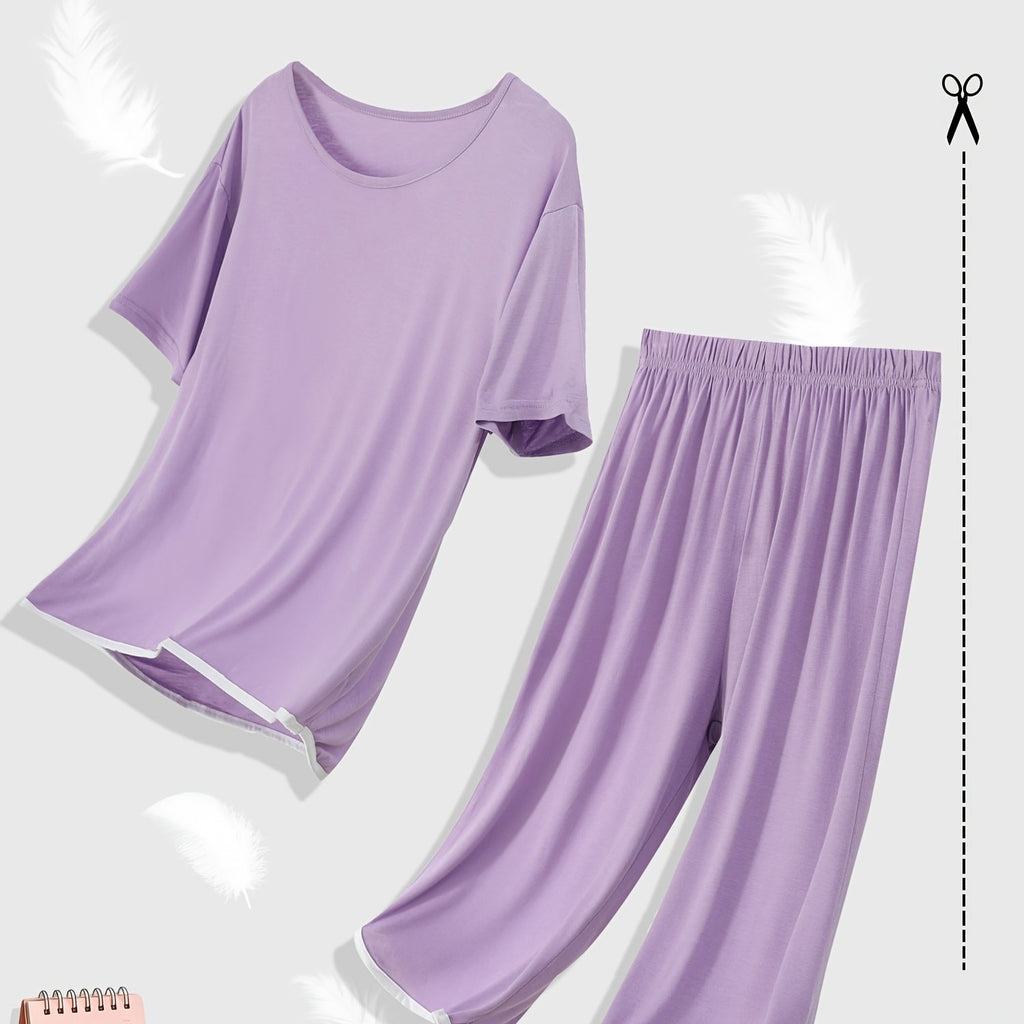 Pyjama grande taille, manches courtes, tombé fluide, porté de face