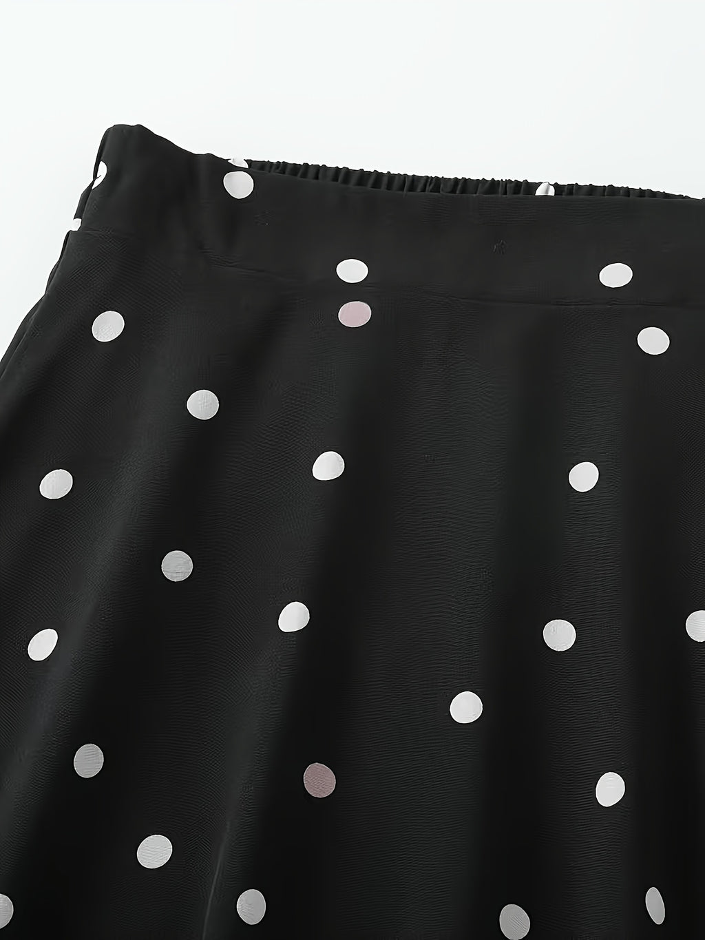 Jupe grande taille à pois, coupe évasée, allure élégante, visuel produit