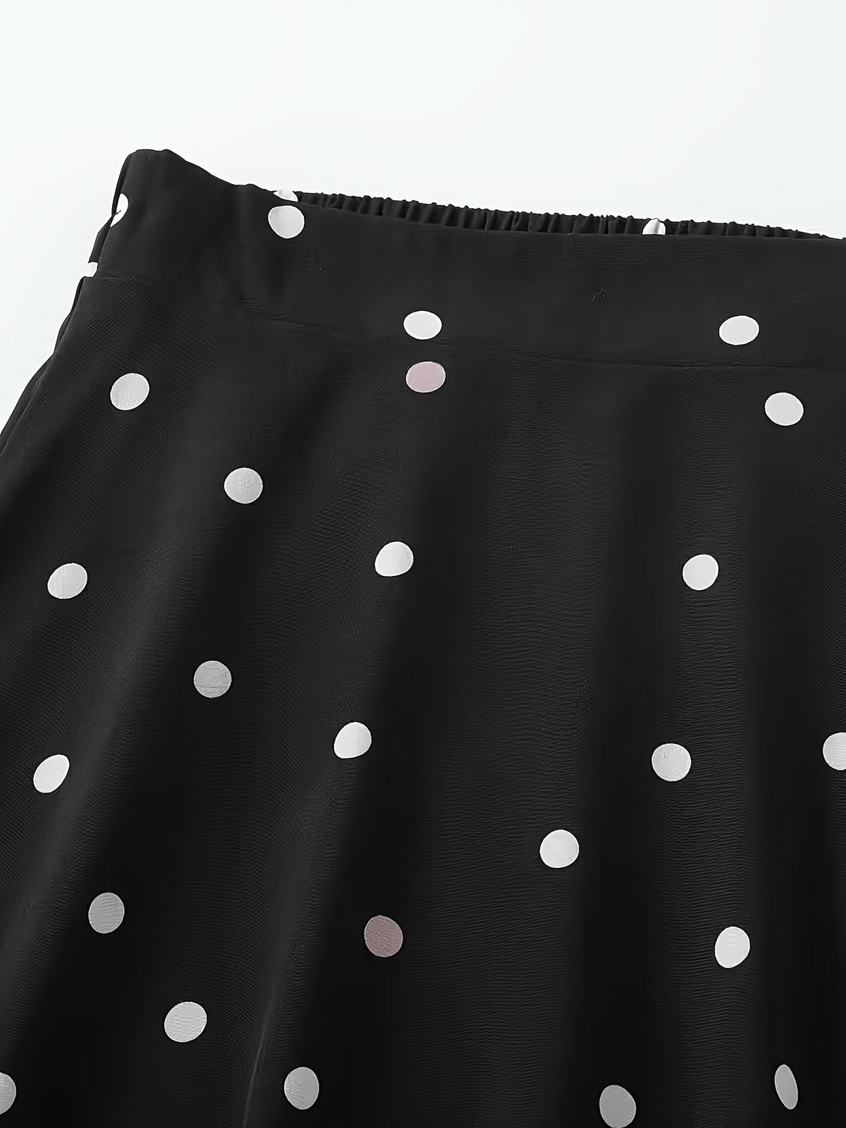 Jupe grande taille à pois, coupe évasée, allure élégante, visuel produit