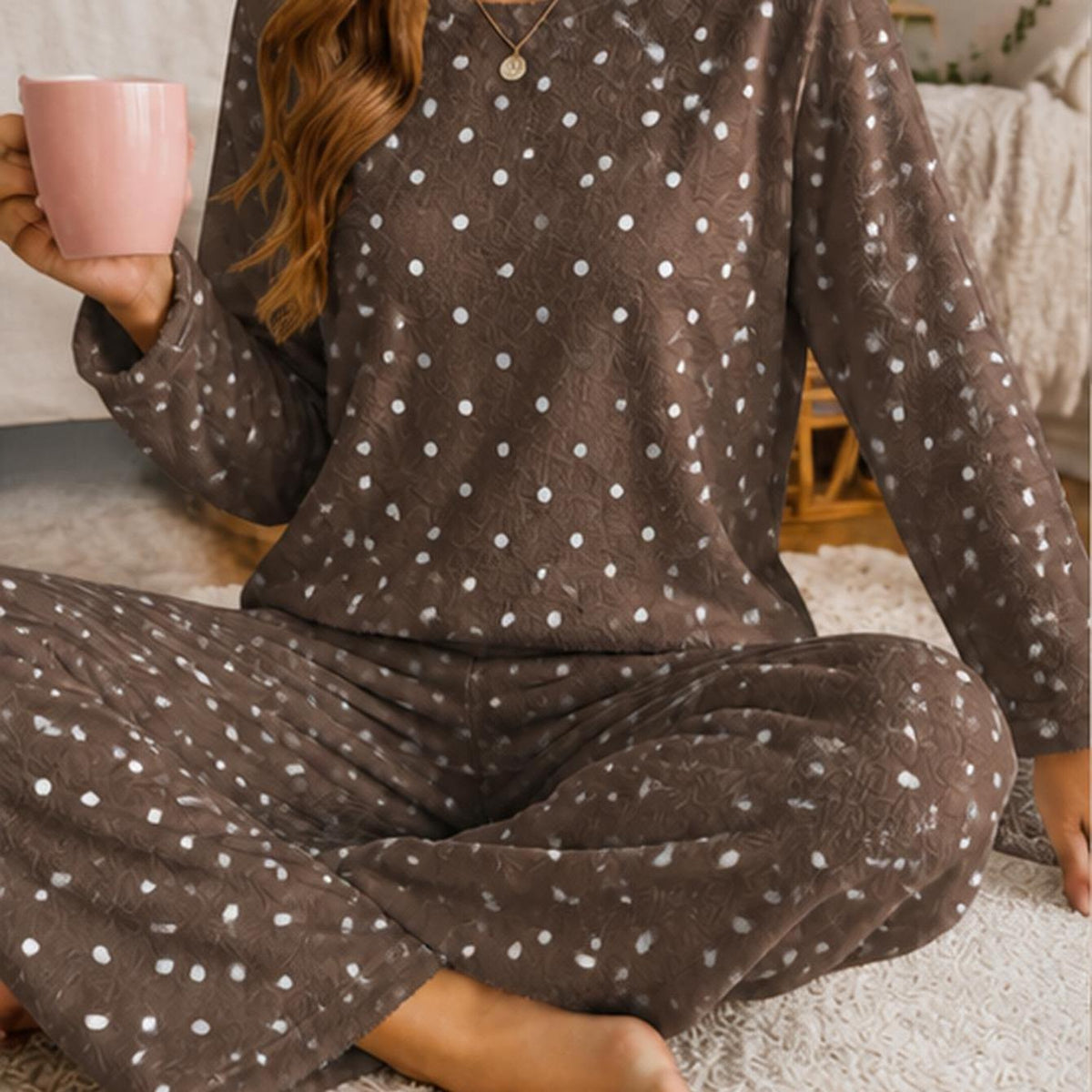 Pyjama grande taille à pois, coupe ample, manches longues — matière : polyester