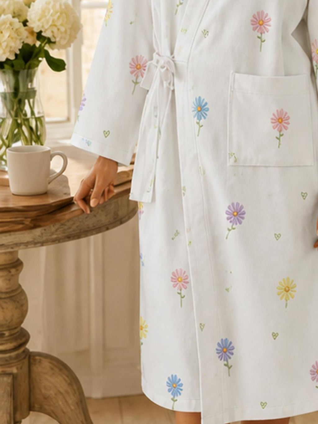 Peignoir grande taille à imprimé fleuri, coupe ample, manches longues, vu de dos