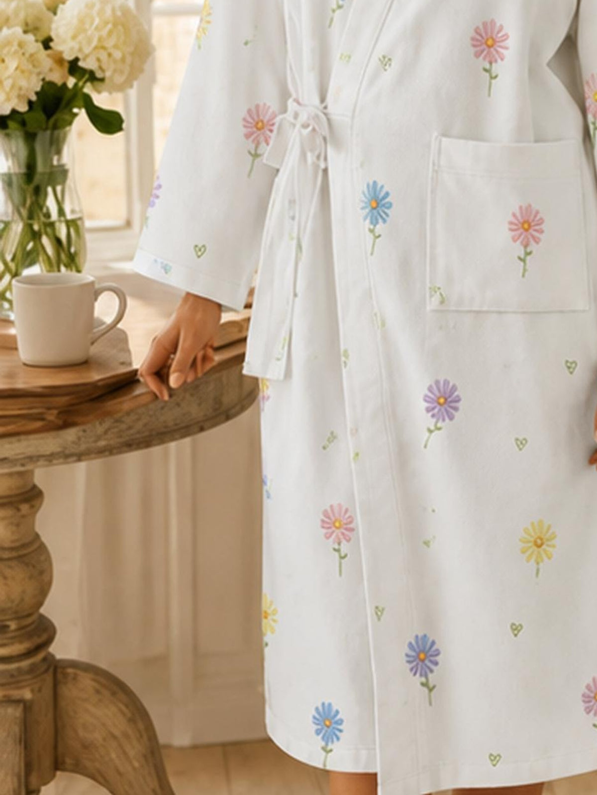 Peignoir grande taille à imprimé fleuri, coupe ample, manches longues, vu de dos