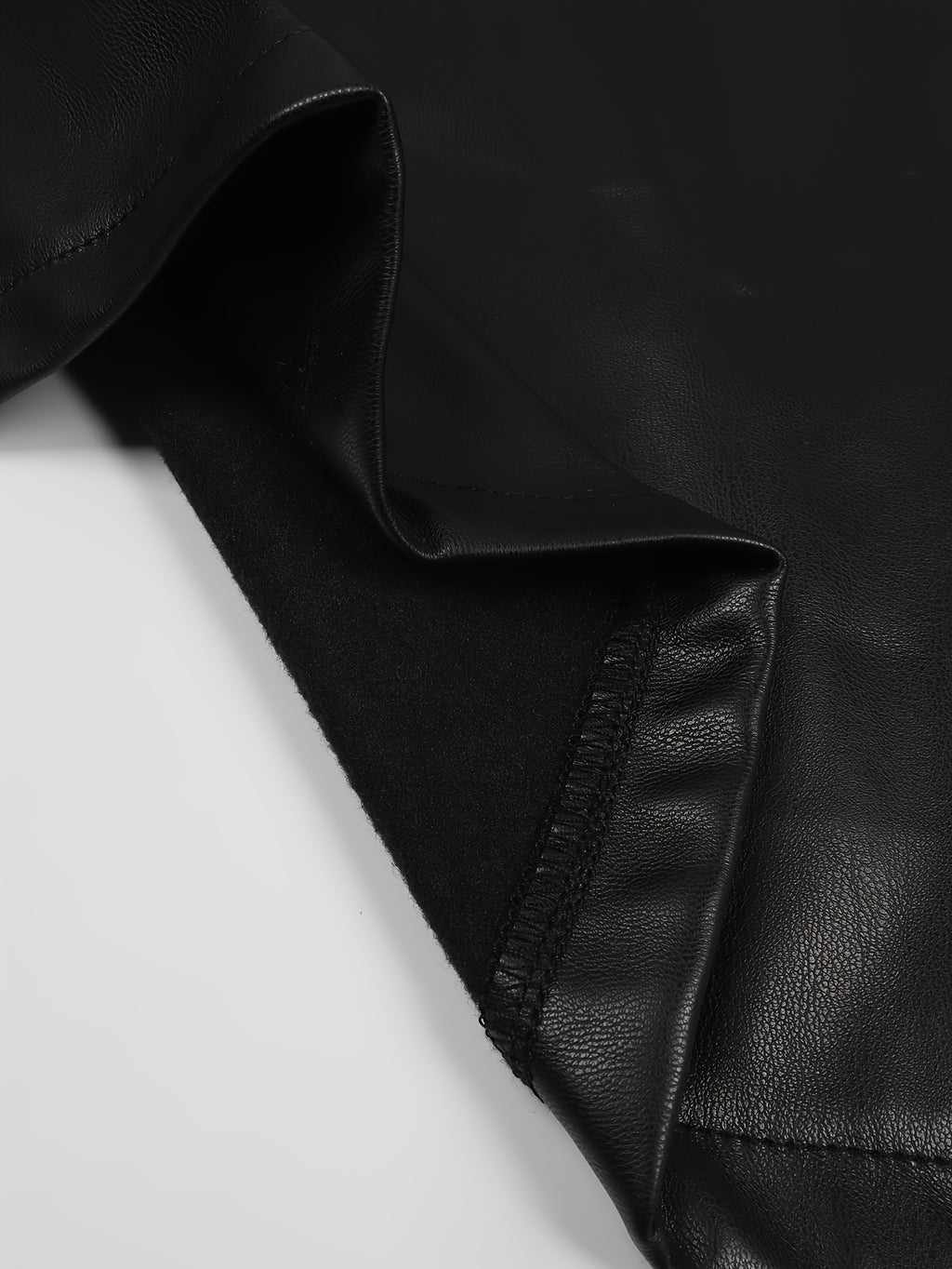 Jupe grande taille en cuir synthétique, longueur midi, allure cuir, porté de face