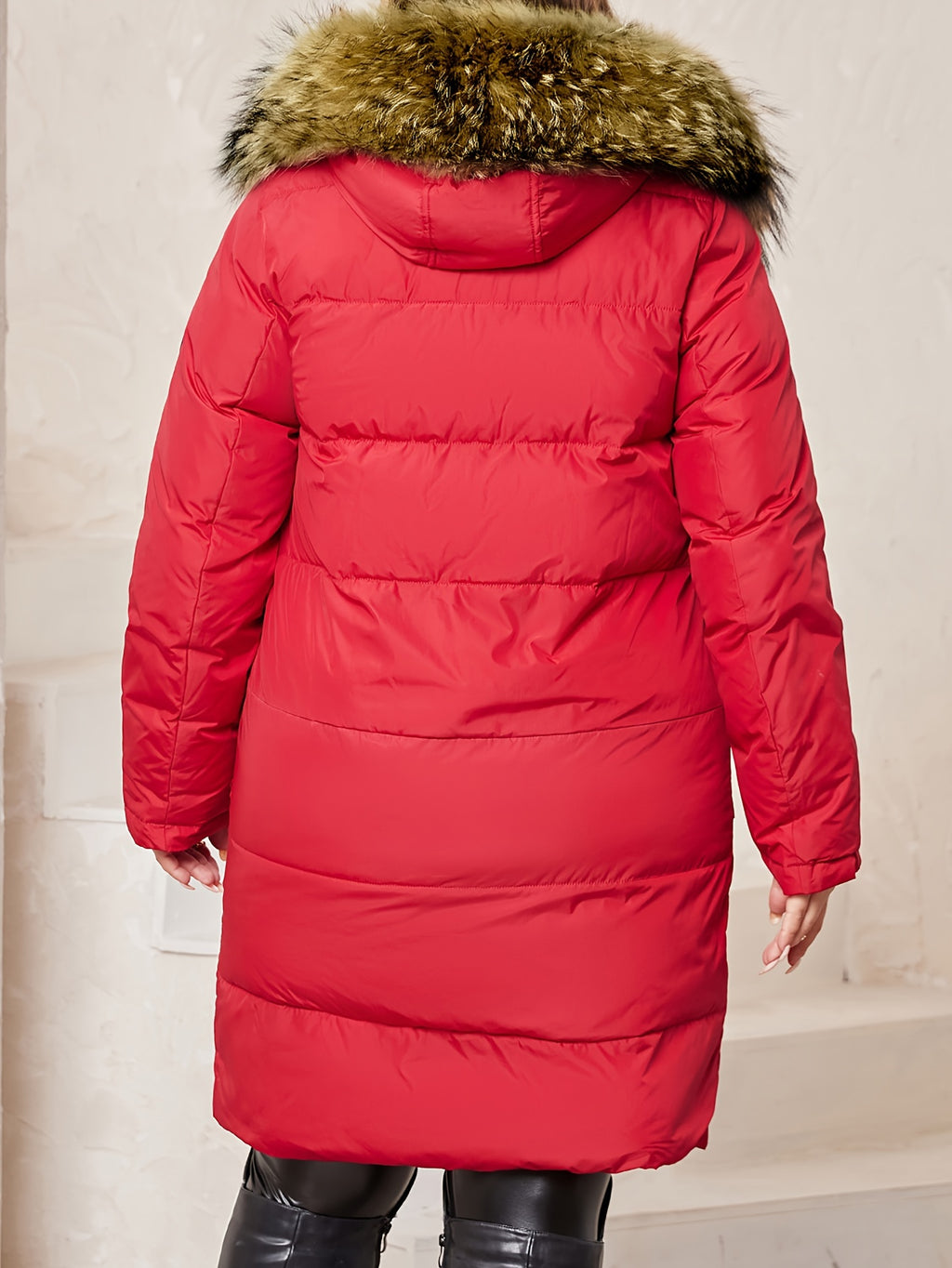 Manteau grande taille, longueur genou, capuche, mise en situation