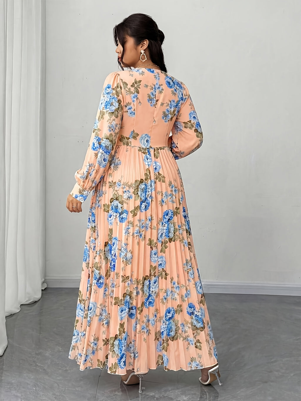 Robe longue grande taille — Roses, cache-cœur plissé soleil