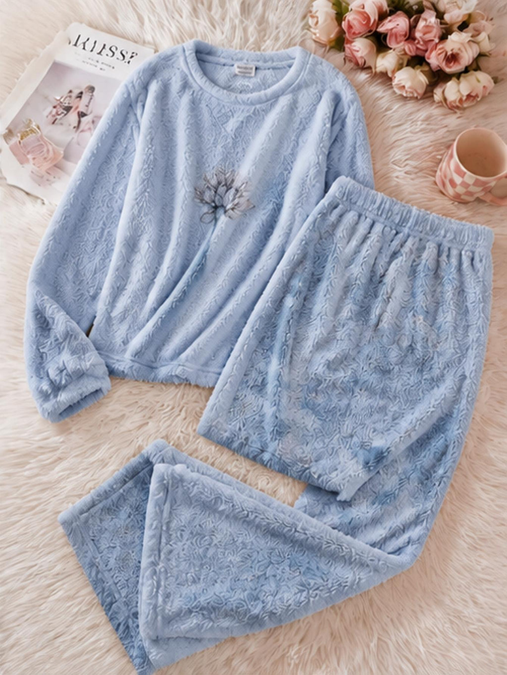 Pyjama grande taille, col rond, allure vintage — composition : 70% Polyester, 30% Élasthanne
