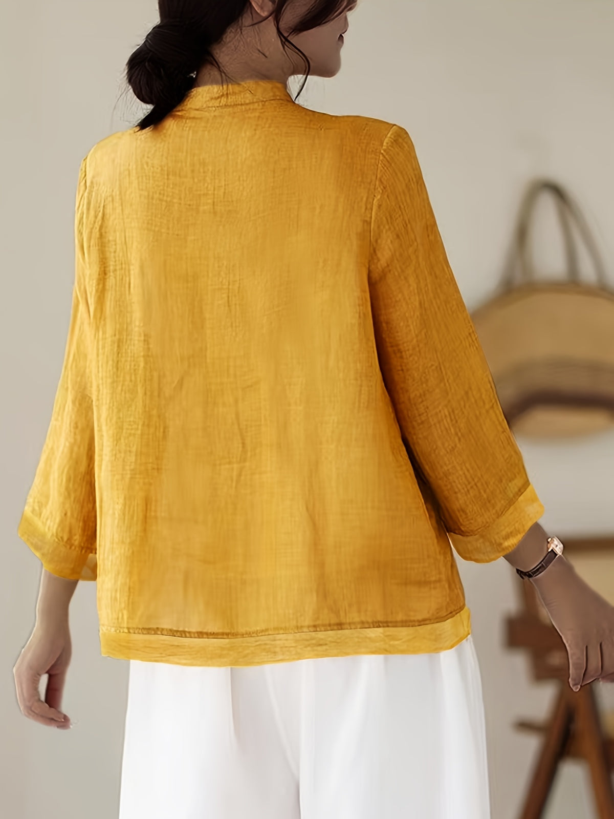 Chemise grande taille, coupe ample, tombé fluide, porté de face