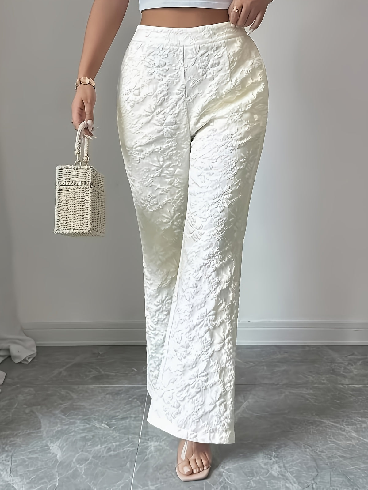 Pantalon grande taille, coupe évasée, poches plaquées, allure élégante, visuel produit
