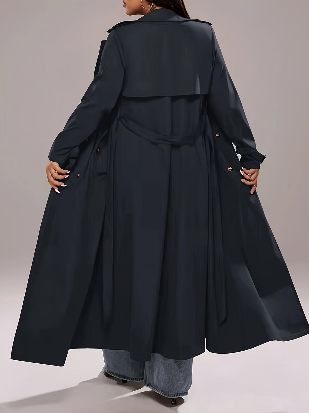 Manteau grande taille, esprit trench, vue de profil