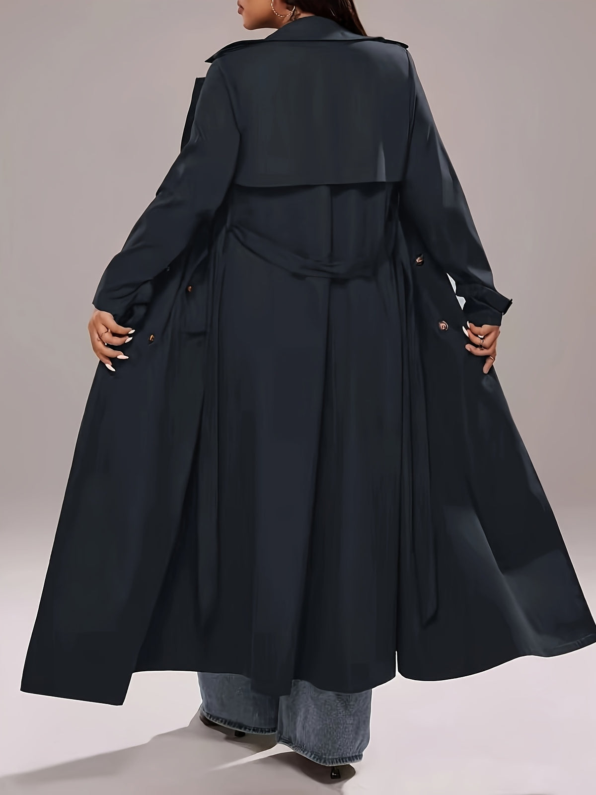 Manteau grande taille, esprit trench, vue de profil