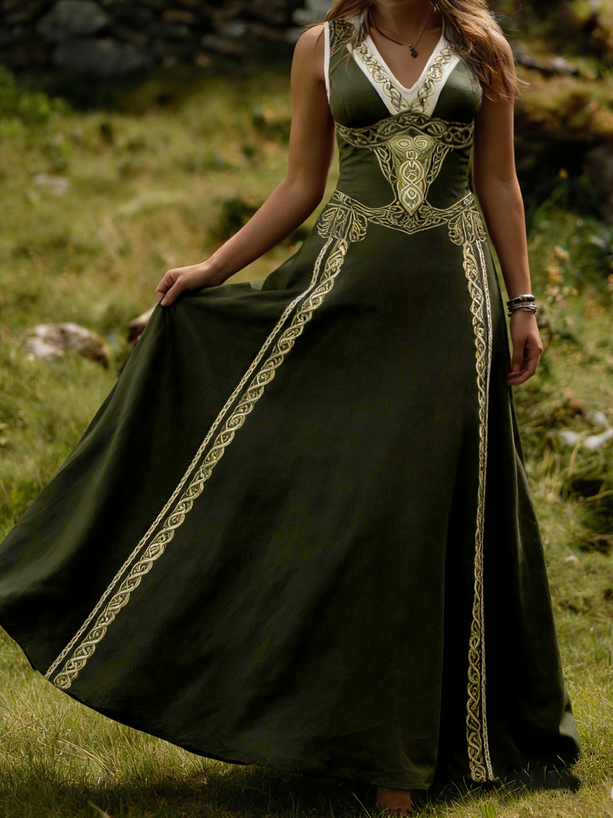 Robe longue grande taille — Entrelacs celtiques et col en V