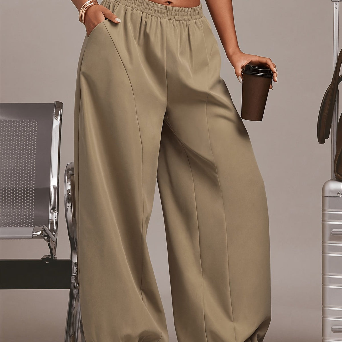 Pantalon grande taille, coupe droite, poches pratiques, ligne nette — matière : étoffe tissée Image