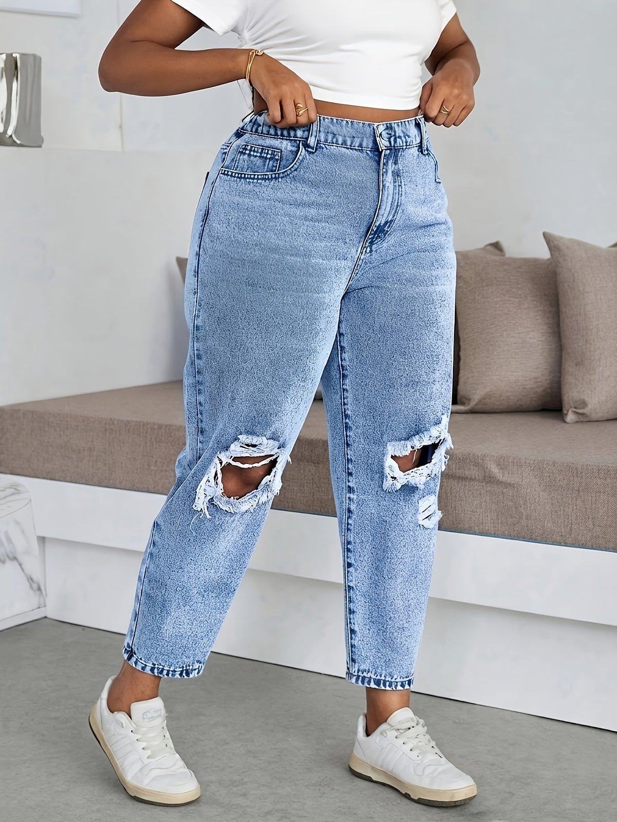 Jean grande taille, coupe oversize, tenue franche